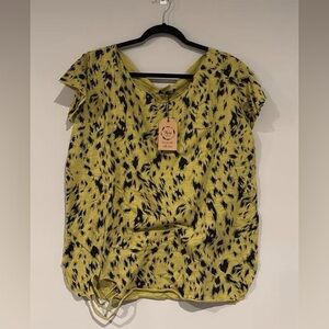 A rare bird large/xl Women's Lime Green Printed Sleeve Top